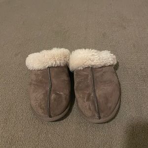 Chocolate brown UGG houseshoes
